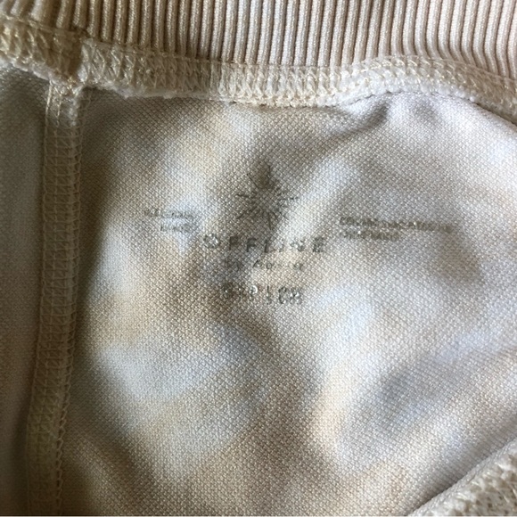 Aerie Offline seamless leggings with peach and white tie dye pattern - Picture 2 of 3